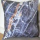 GRECHETTO - coussin 45x45 cm satin bleu imprimé motif graphique