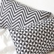 ZIGZAG - coussin 30x50 imprimé de lignes graphiques noir et blanc