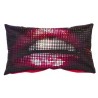 Coussin graphique LIPSY, déco et sensualité urbaine 