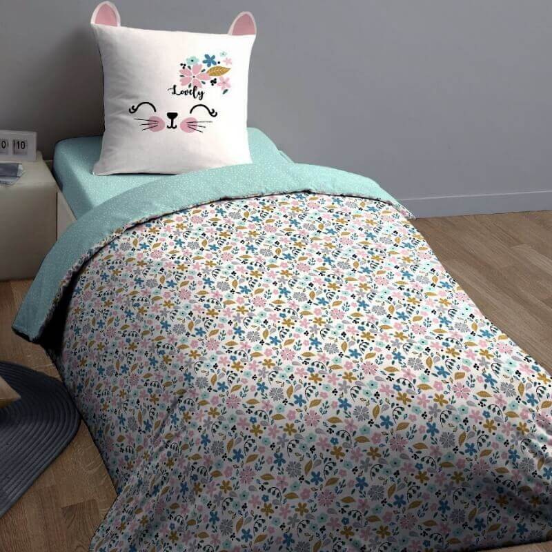 La parure de lit chaton flatte le lit de la chambre enfant - Kolorados