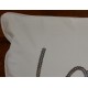 LOVE coussin 30 x 50 cm velours blanc brodé de sequins argentés passepoil blanc satiné imitation cuir Home Stories